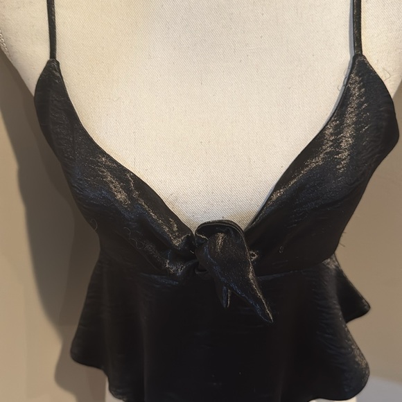 Forever 21 cropped satin peplum style top with knot and adjustable straps - Picture 2 of 6